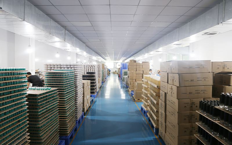 Cosmetics packaging bottle production workshop Cosmetics packaging bottle production workshop